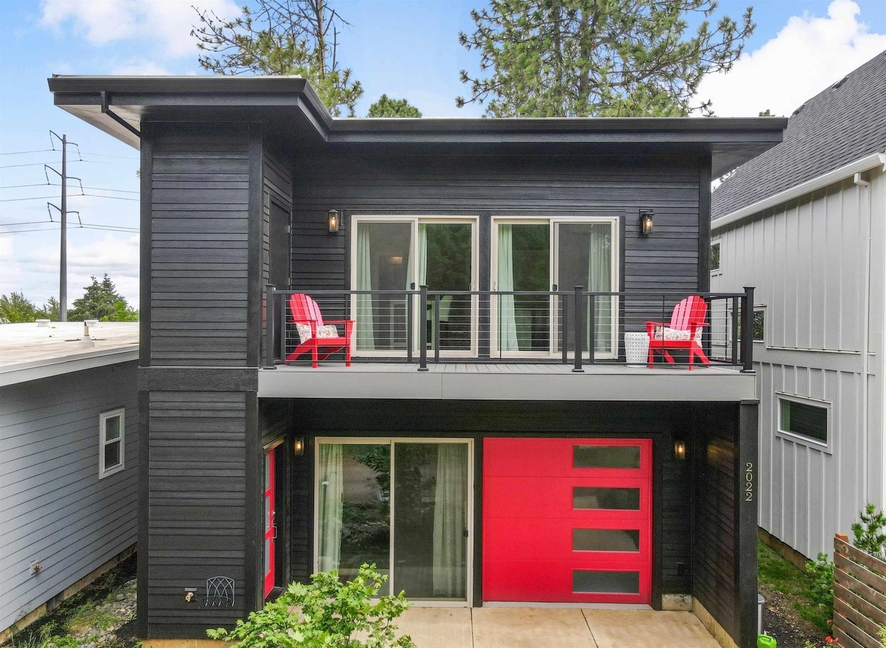 The Cutting-Edge Container House: A Three-Story Marvel of Modern Design